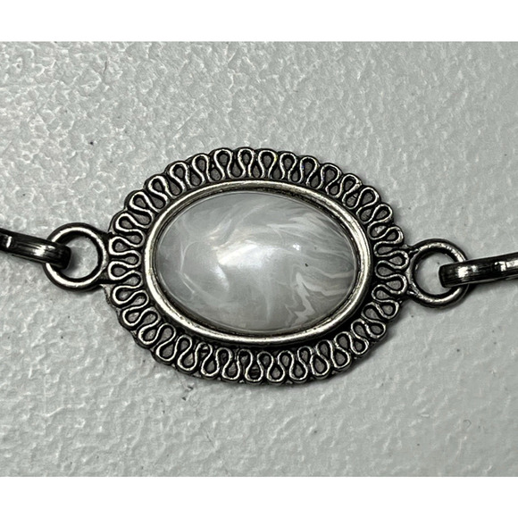 Silver Tone Metal Waist Belt Belly Chain Mother of Pearl Tone Oval Medallion 39\